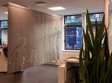 CoverSingle rumafskærmning i filt ophængt med wire